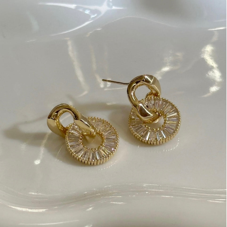 ARETE BOLA CON PIEDRA BLANCA