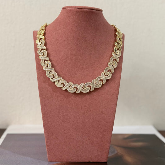Collar entrelazado con zirconias