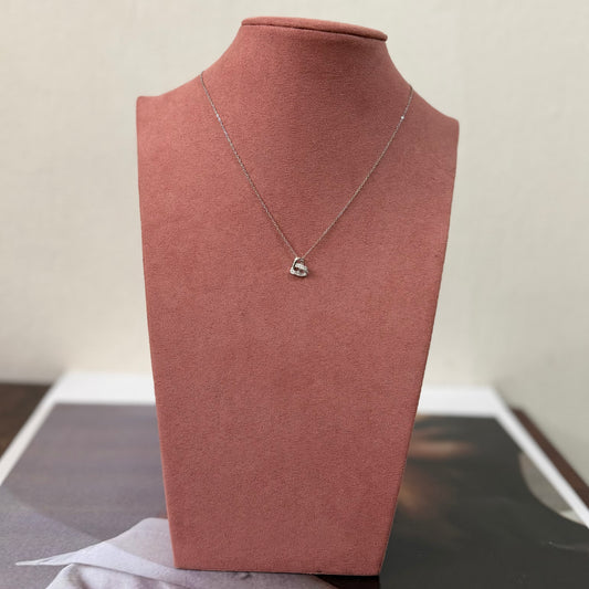 Cadena plateada mini dije corazón