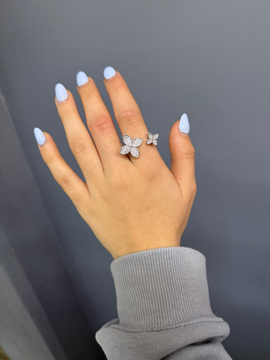 Anillo dos flores con brillos