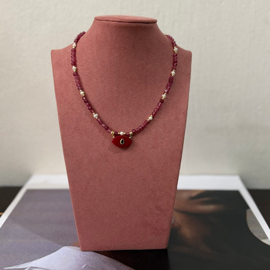 COLLAR CON OJO ROJO Y PIEDRA NATURAL