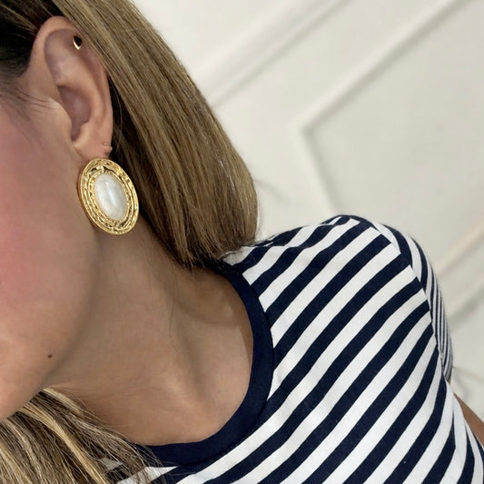 Arete ovalado con perla