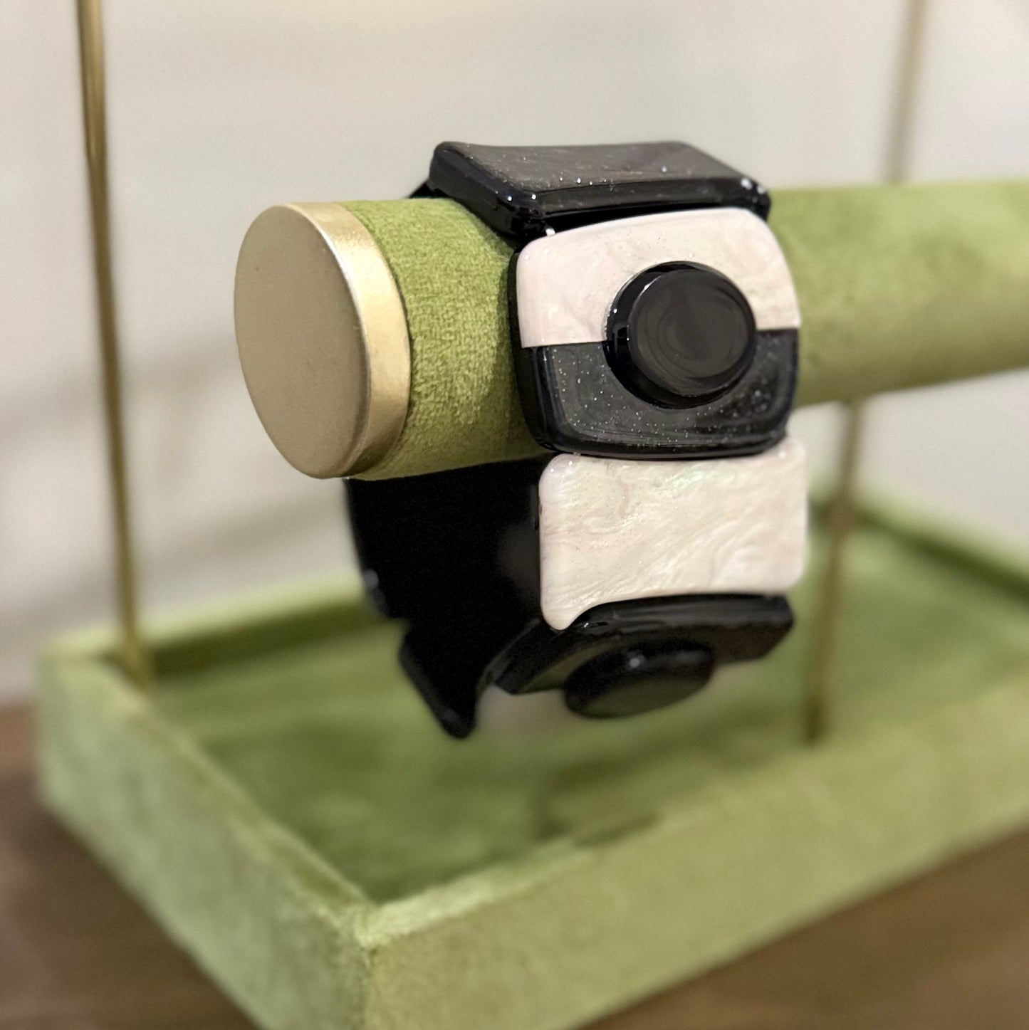 Brazalete chunky negro con blanco