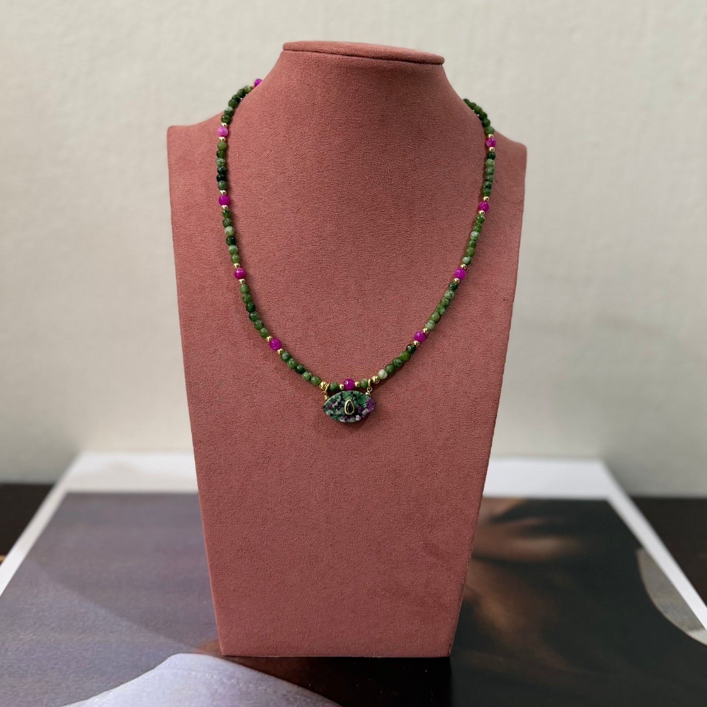 COLLAR OJO Y PIEDRA NATURAL CHISPA