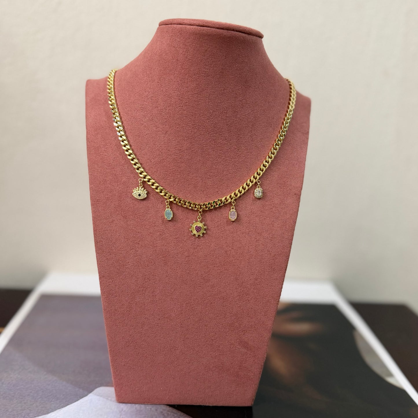 CADENA BARBACA DIJES BESO