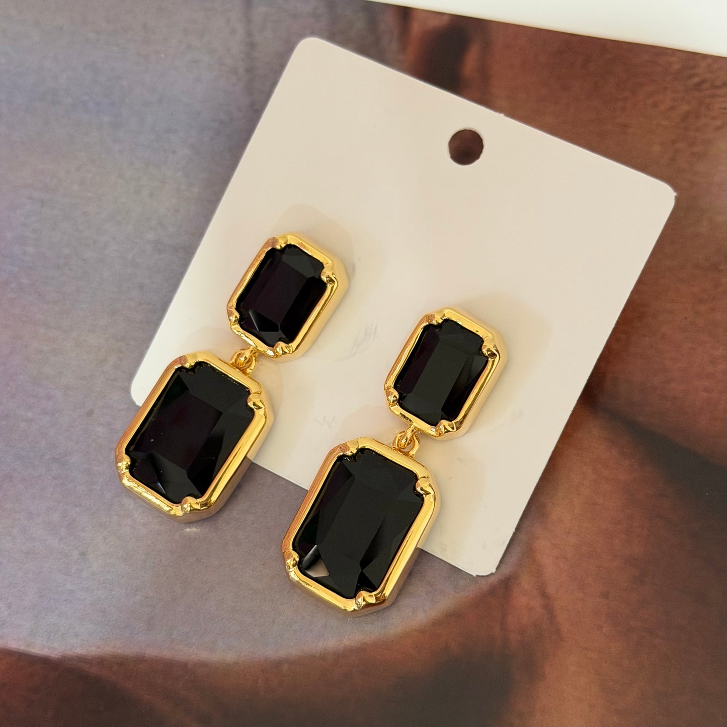 ARRACADA DORADO CON NEGRO