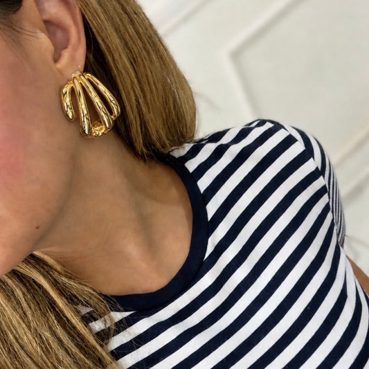 Arete dorado líneas chunky