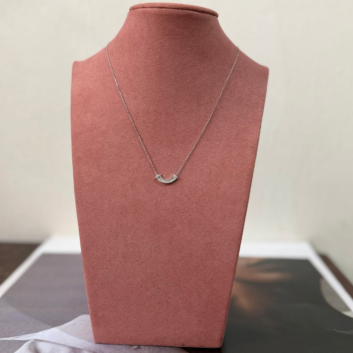 Cadena plateada mini dije sonrisa