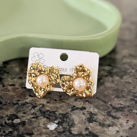 Arete corazón con piedra rosada