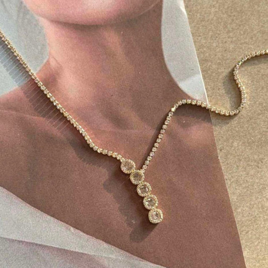 COLLAR BOLITAS CON ZIRCONIA