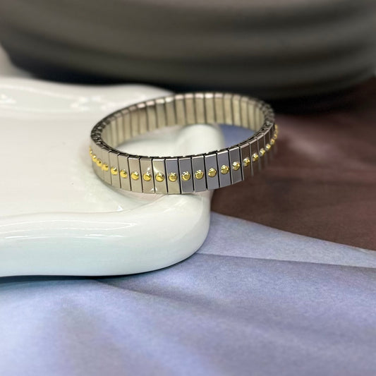 PULSERA RESORTE PLATEADA CON PUNTOS DORADOS