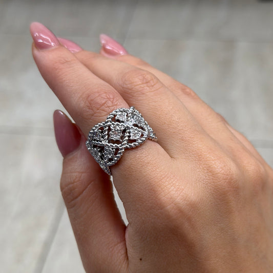 Anillo plateado trenzado