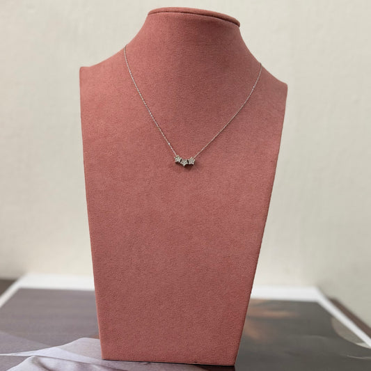 Cadena plateada mini dije 3estrellas