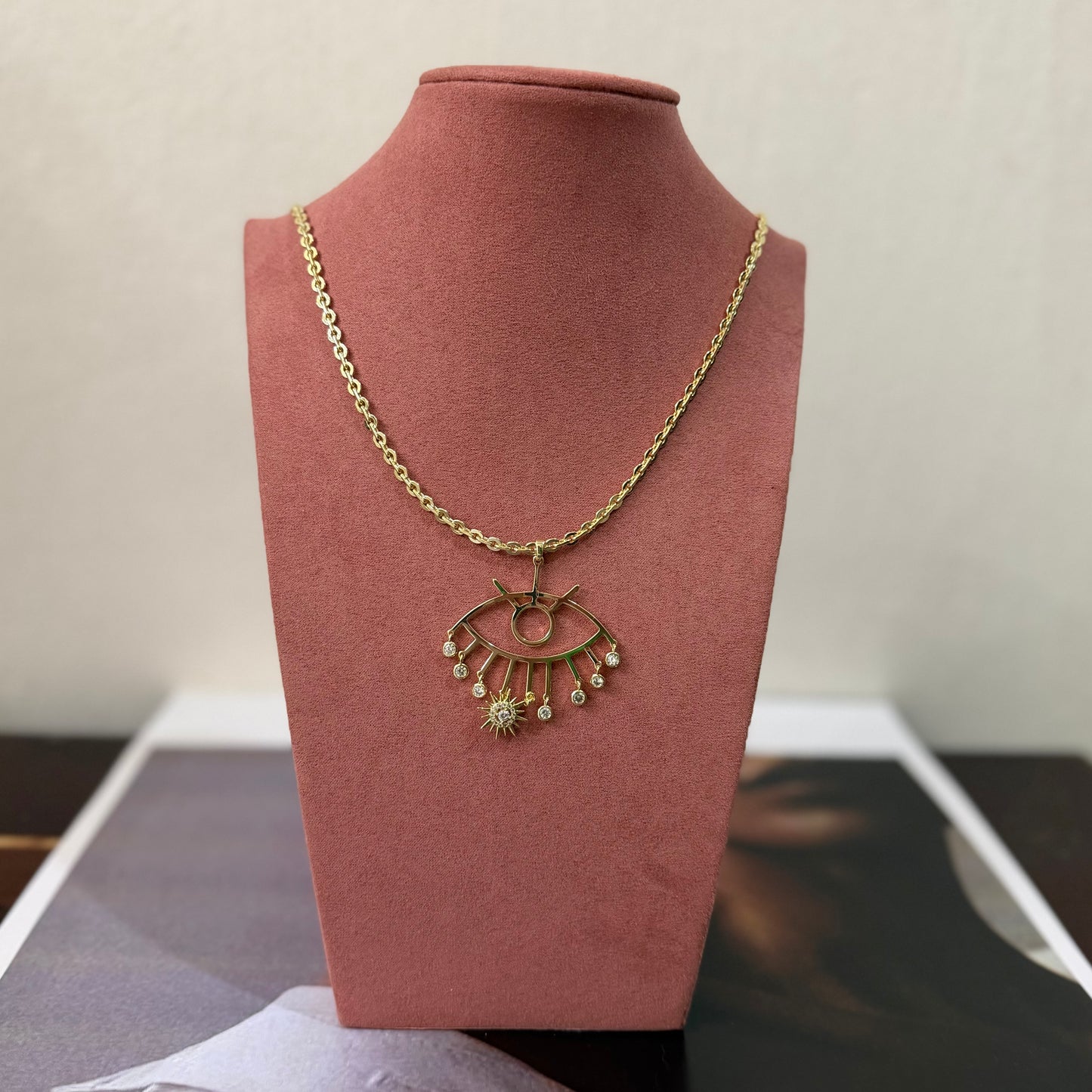 COLLAR OJO DIJE PESTAÑAS