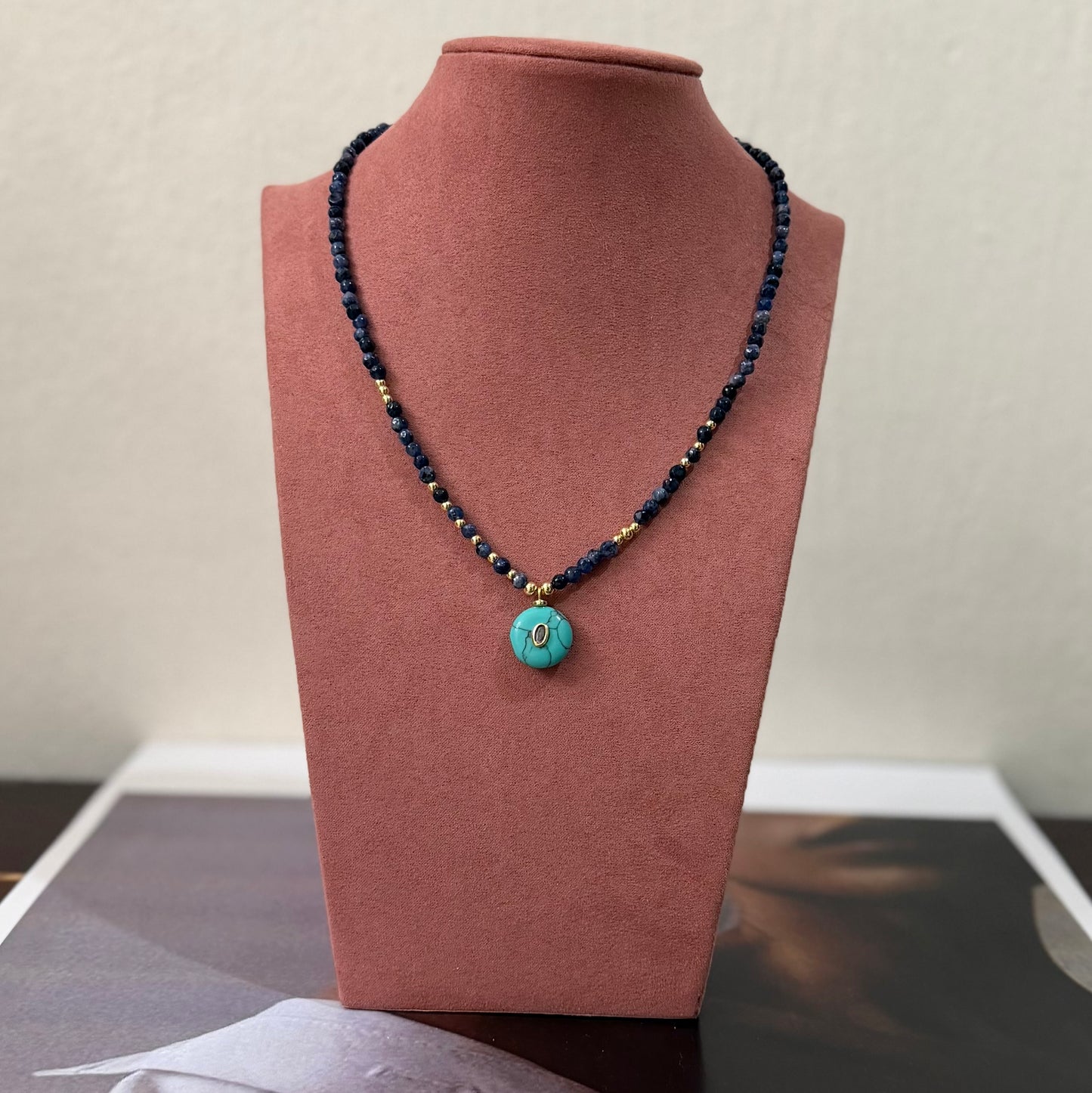 COLLAR CON PIEDRA CHISPA SEMIPRECIOSA