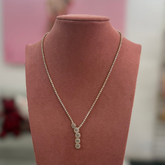 Gargantilla tipo corbatín con piedras blancas