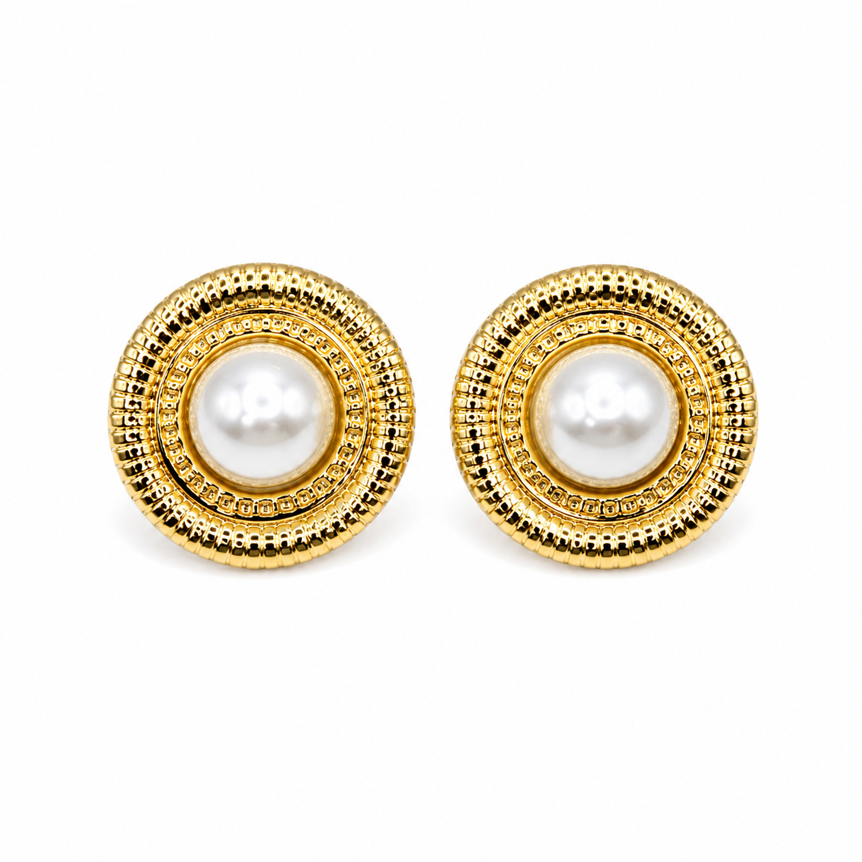 Arete dorado circular con perla
