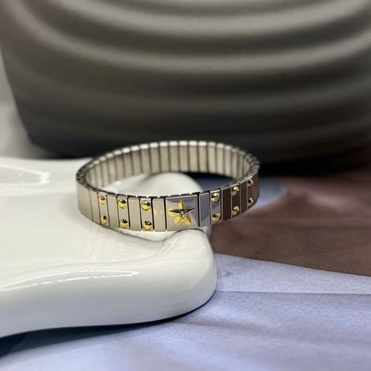 PULSERA RESORTE PLATEADA CON ESTRELLA