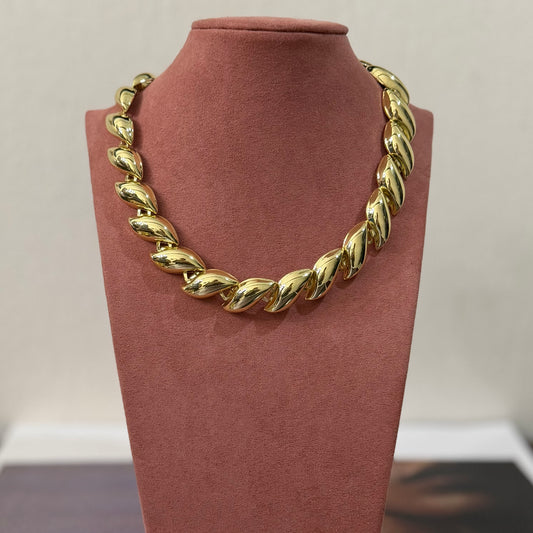 Collar dorado hojitas