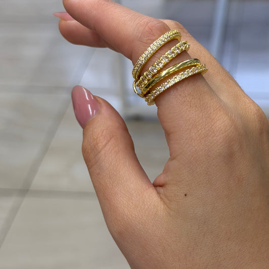 Anillo dorado zirconias