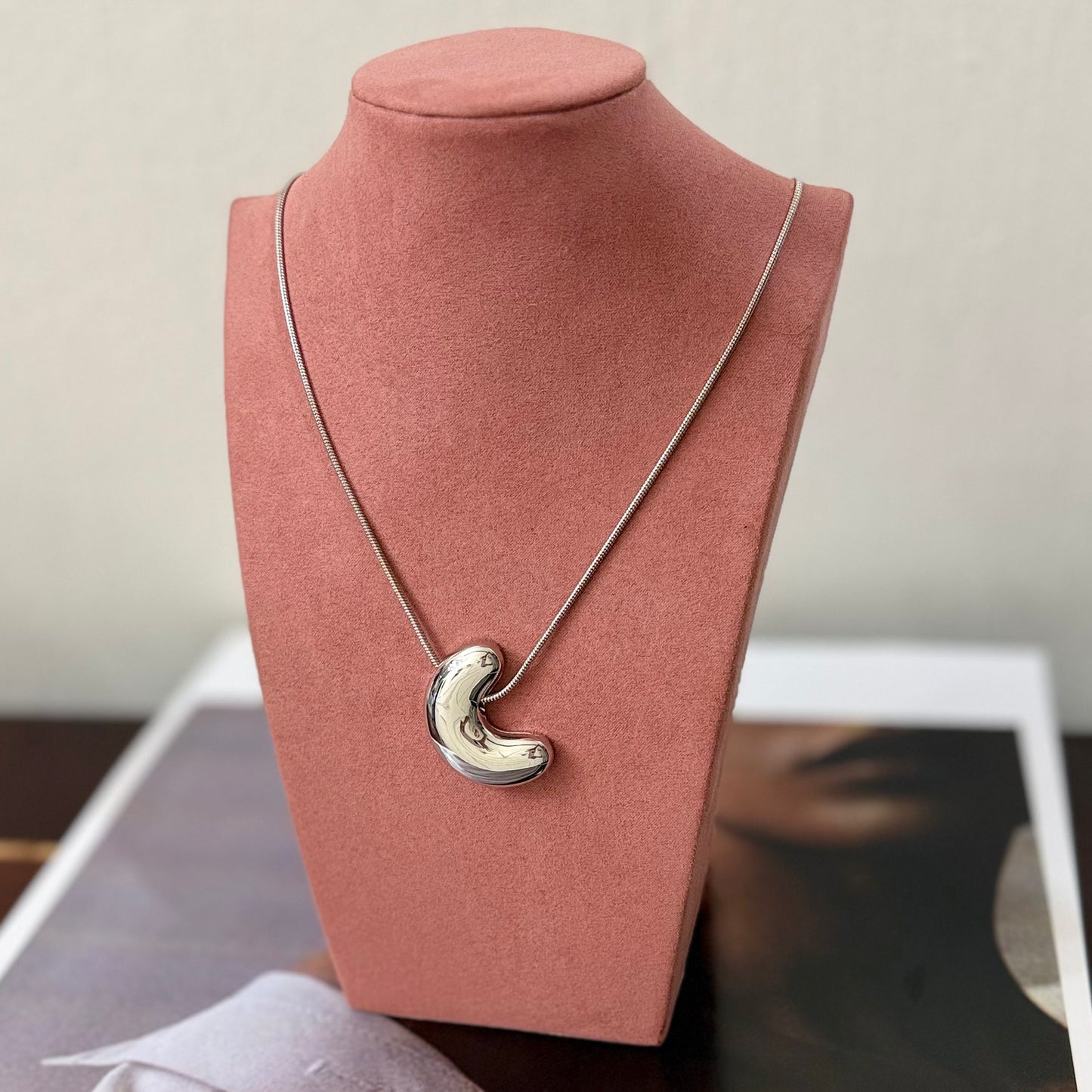 COLLAR CON MEDIA LUNA