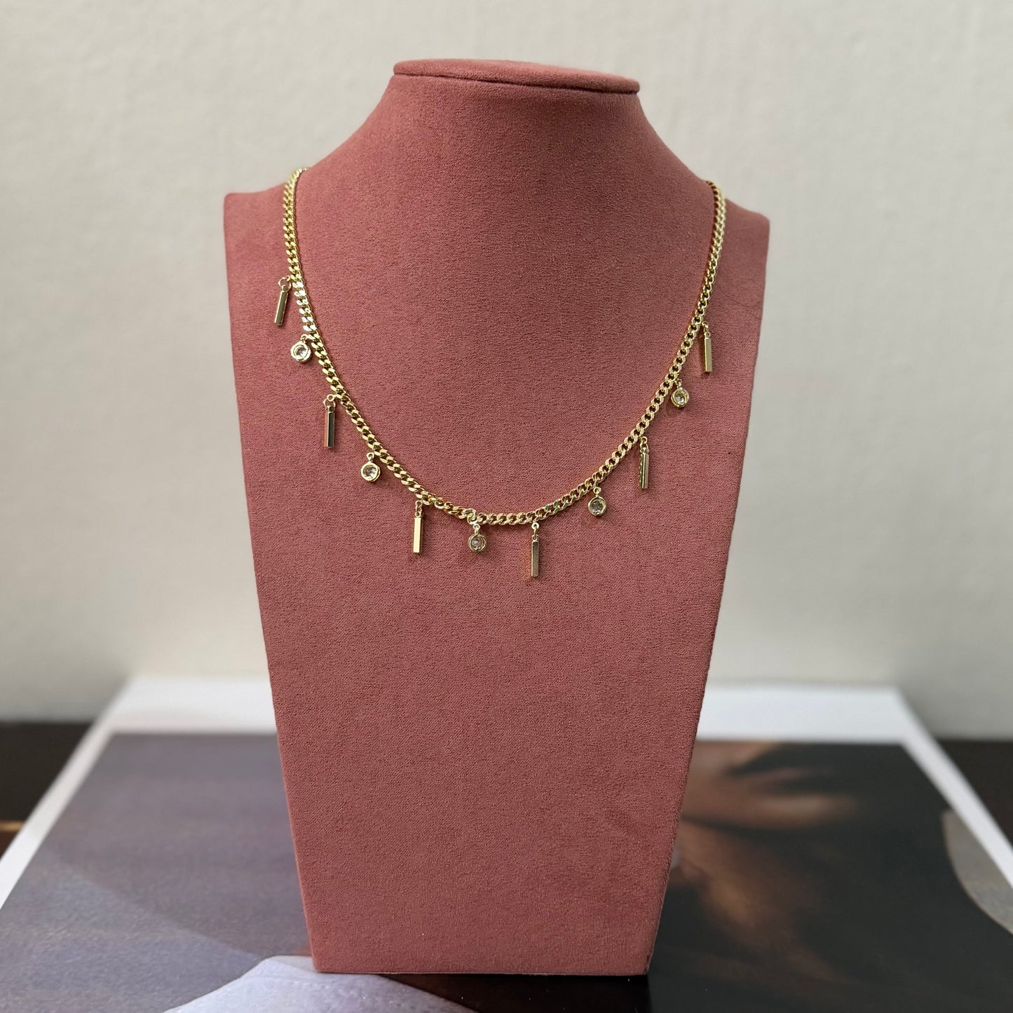 CADENA CÍRCULO Y LÍNEAS