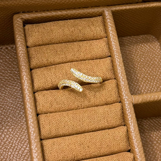 ANILLO DORADO CRUZADO CON ZIRCONIA