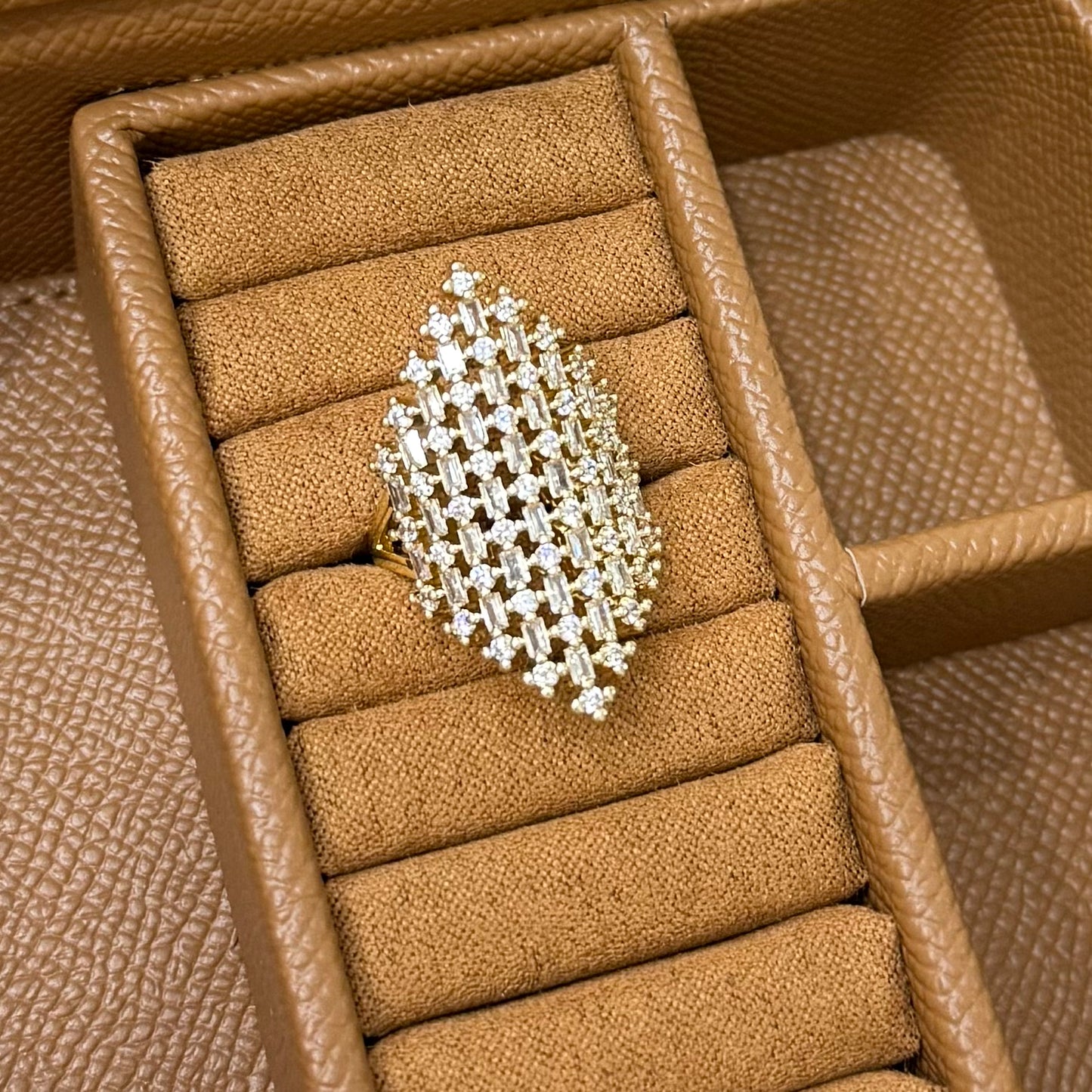 ANILLO ROMBO CON ZIRCONIA