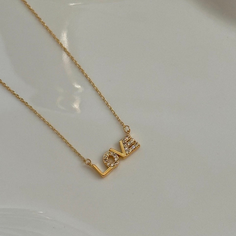 CADENA LOVE CON ZIRCONIA