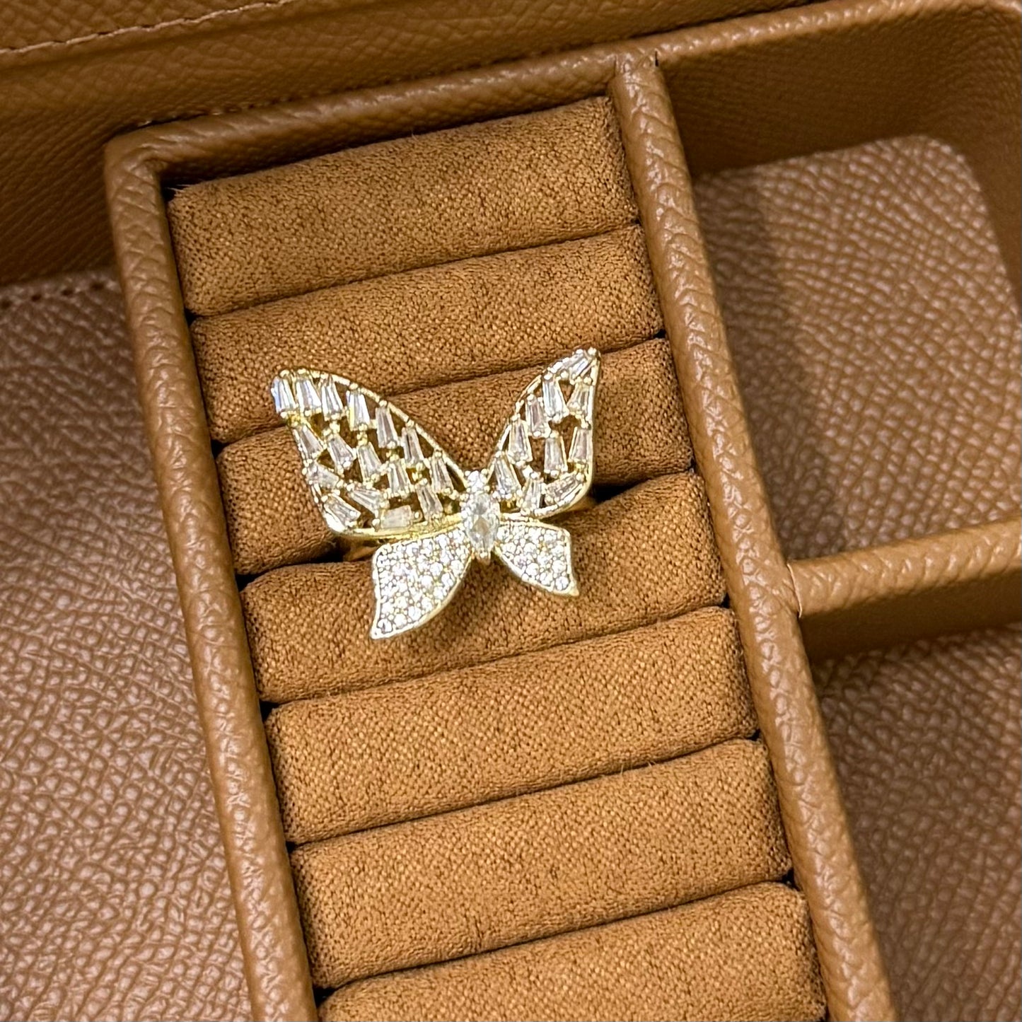 ANILLO CHUNKY MARIPOSA CON PIEDRA BLANCA