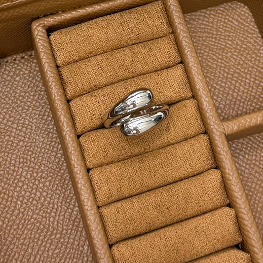 ANILLO PLATEADO CRUZADO