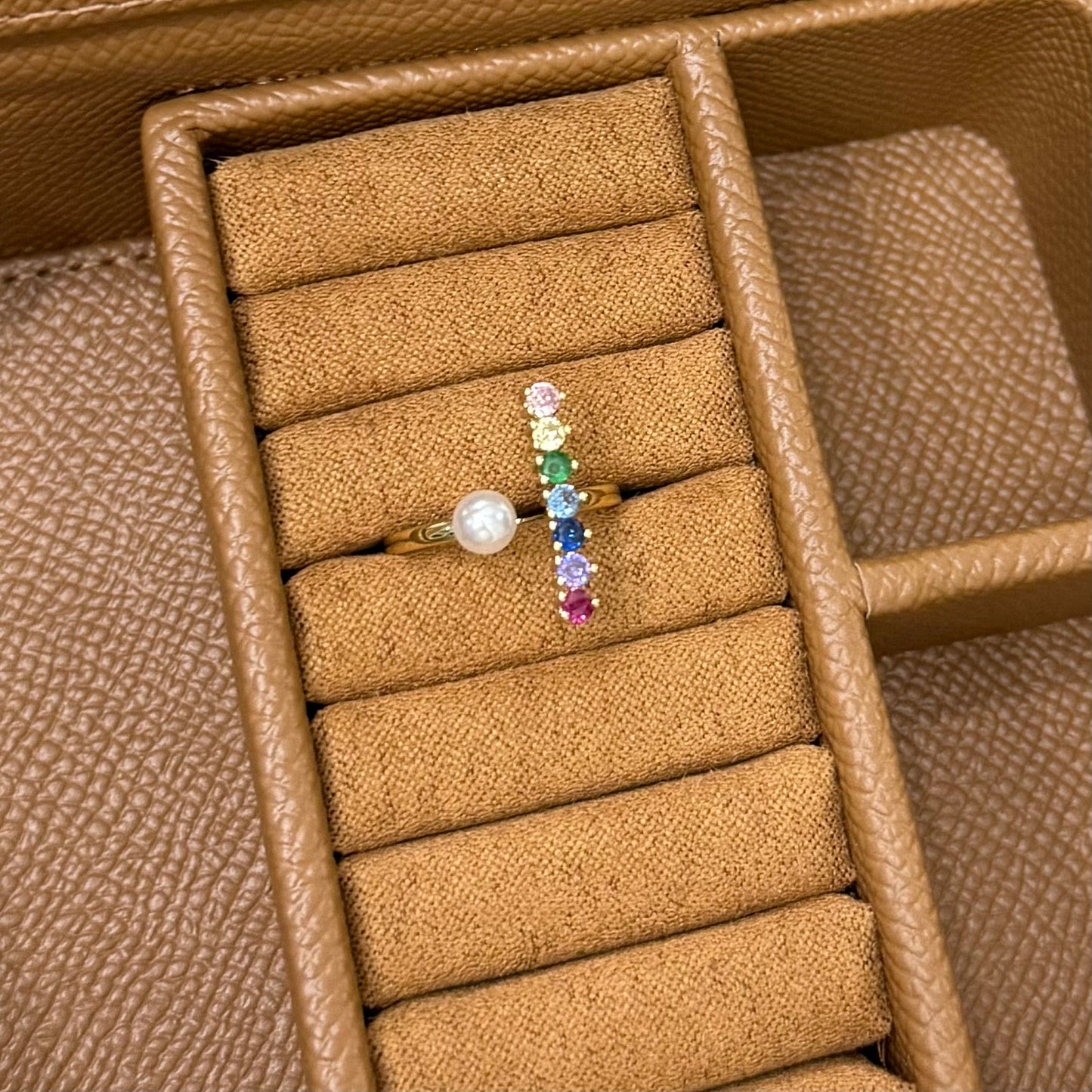 ANILLO PIEDRAS COLORES Y PERLA