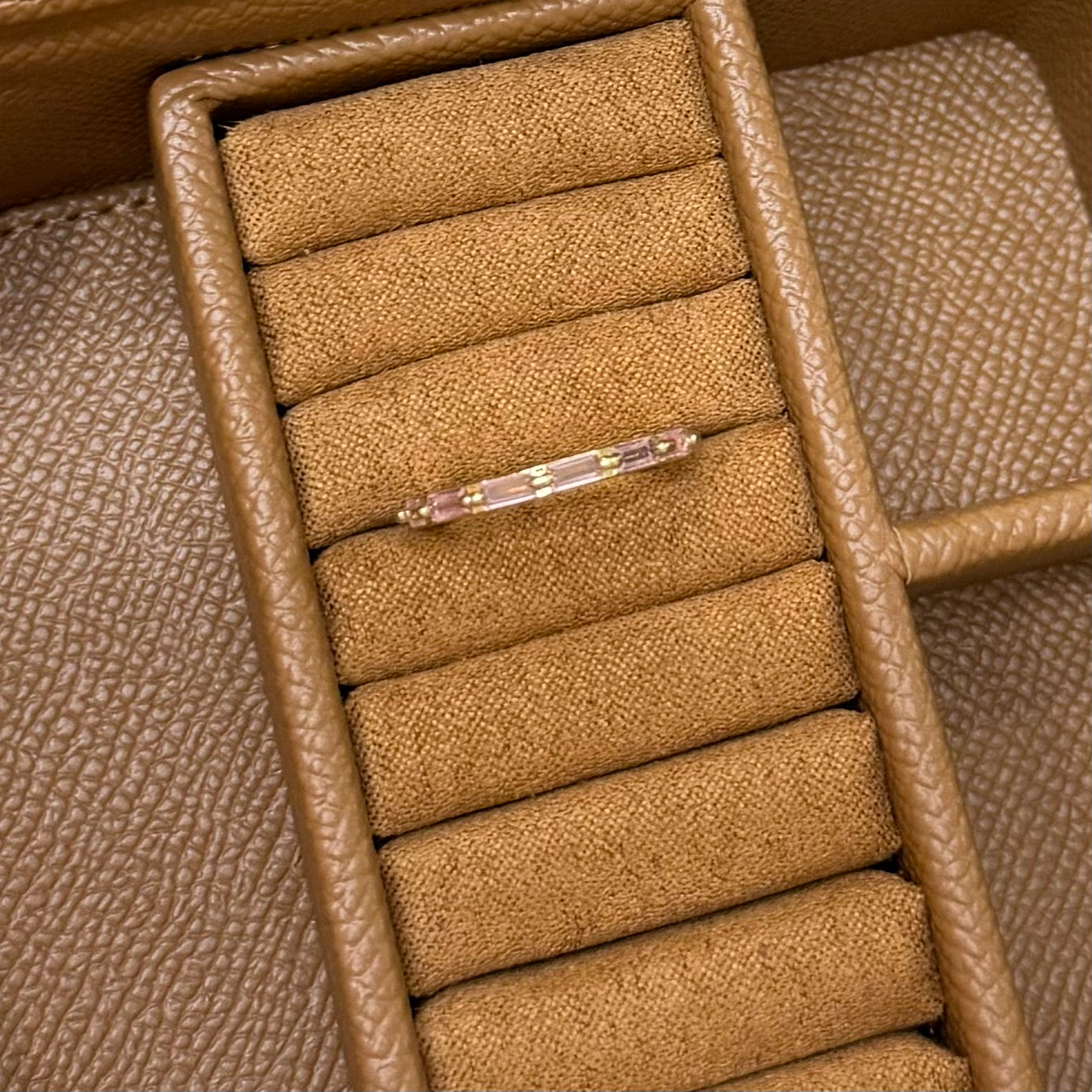 ANILLO SENCILLO CON PIEDRA ROSA