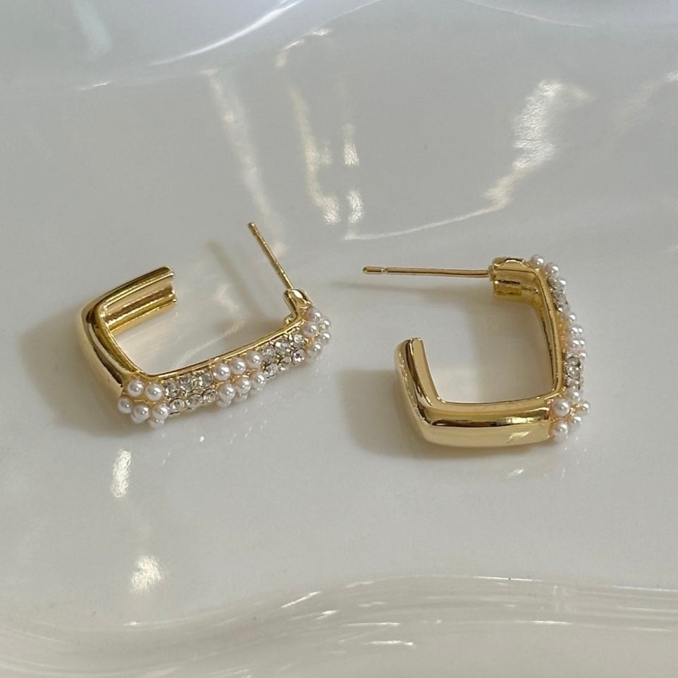ARRACADA CON MINI PERLA BLANCA
