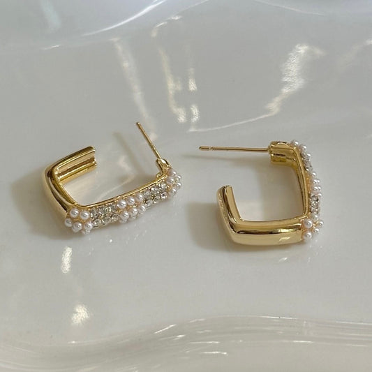 ARRACADA CON MINI PERLA BLANCA