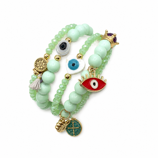 Set de pulseras piedras verdes con dijes y ojitos