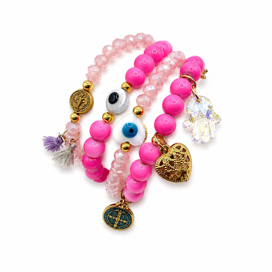 Set de pulseras piedras rosas con dijes y ojitos
