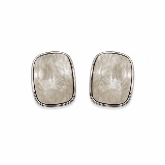 Arete plateado con piedra