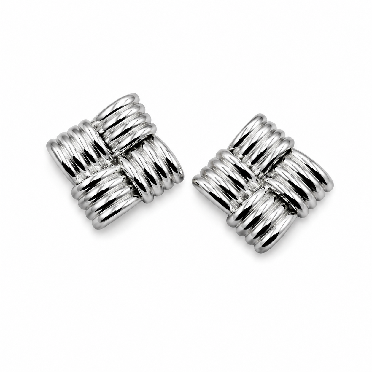 Arete plateado cuadrado