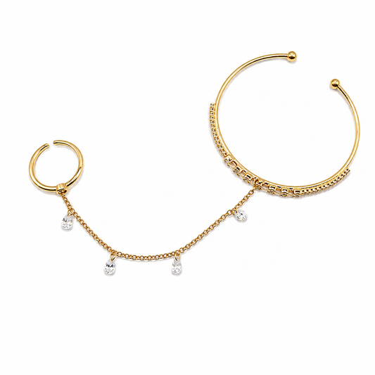 Pulsera dorada con anillo ajustable con piedritas colgando