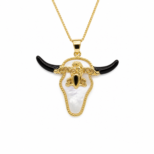 Cadena con dije de toro piedra blanca