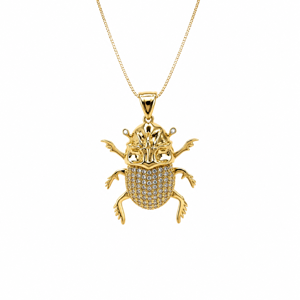 Cadena delgada con escarabajo dorado