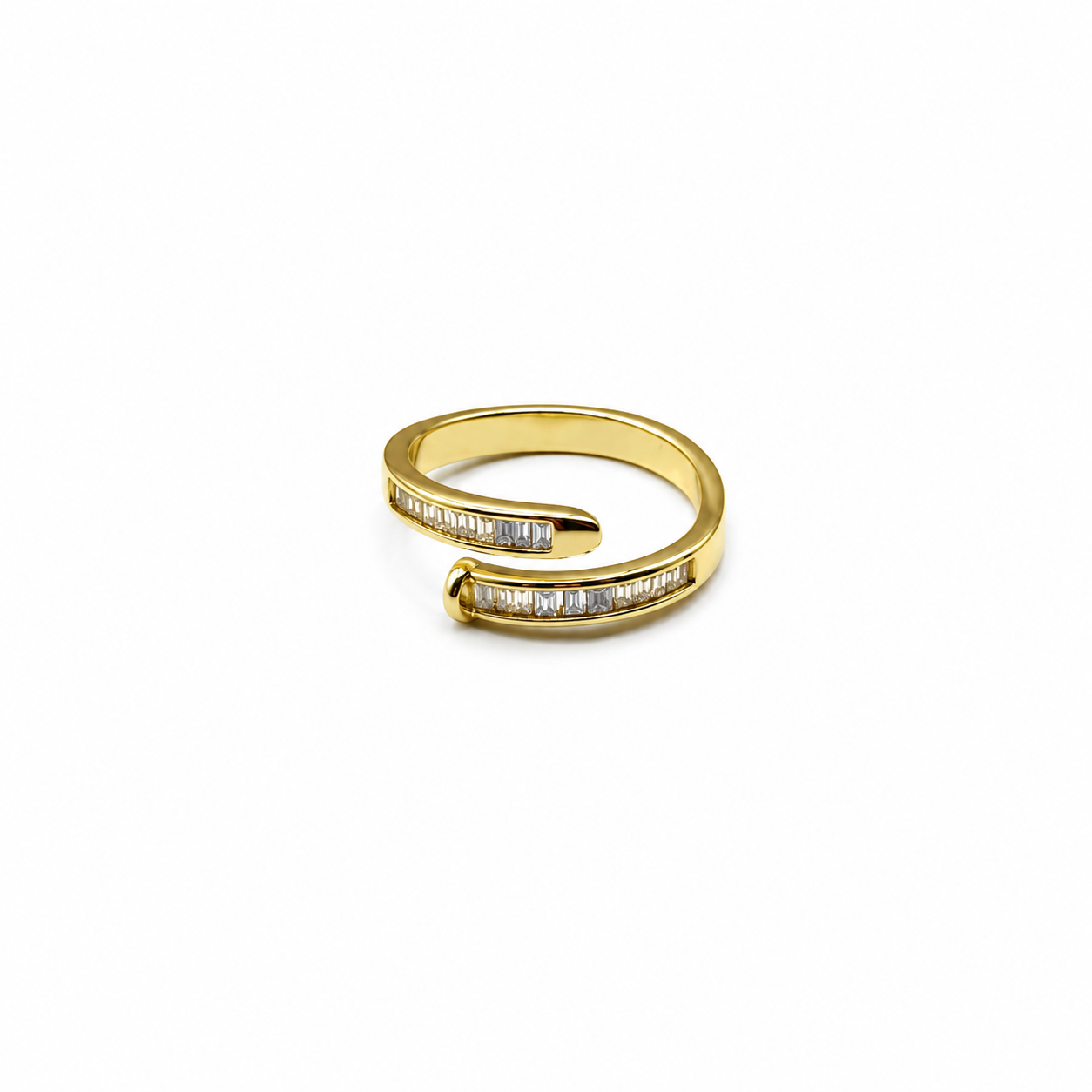 Anillo ajustable sencillo con piedras blancas