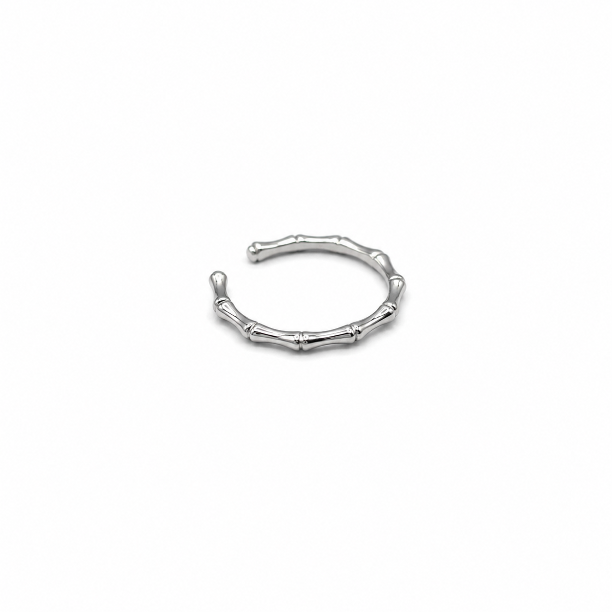Anillo plateado ajustable sencillo