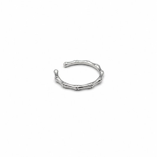 Anillo plateado ajustable sencillo