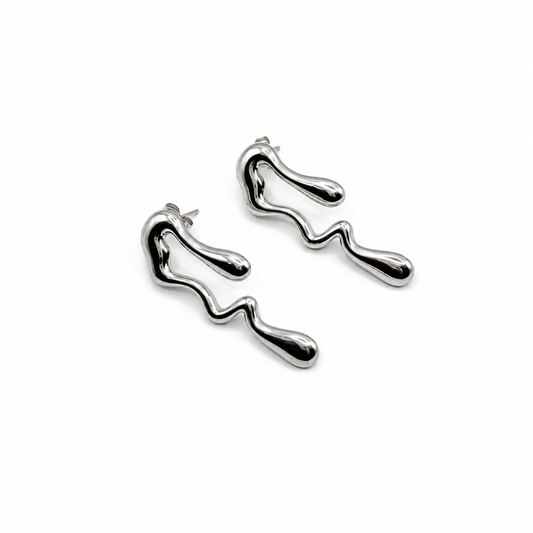 Arete plateado largo