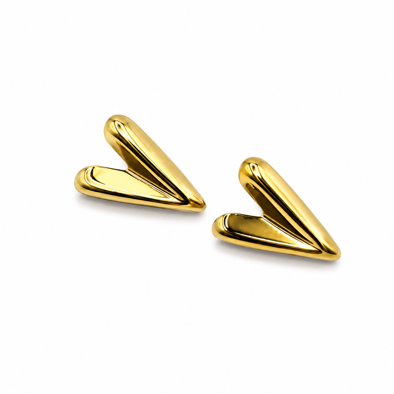 Arete dorado con corazón liso